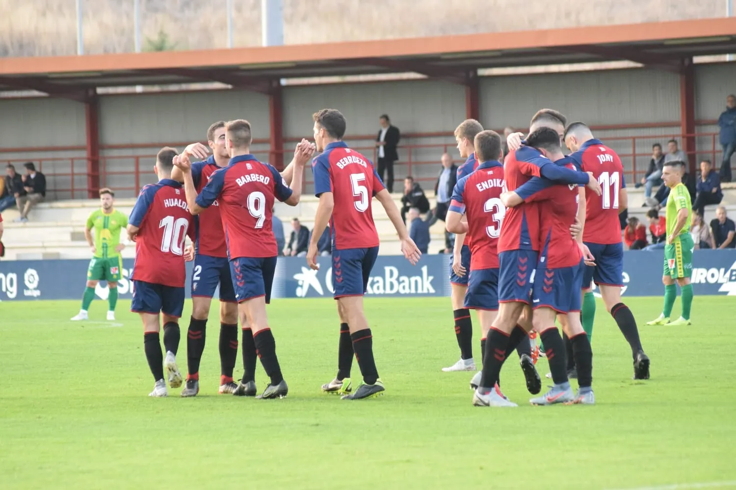 Osasuna B celebra un gol ante Unionistas