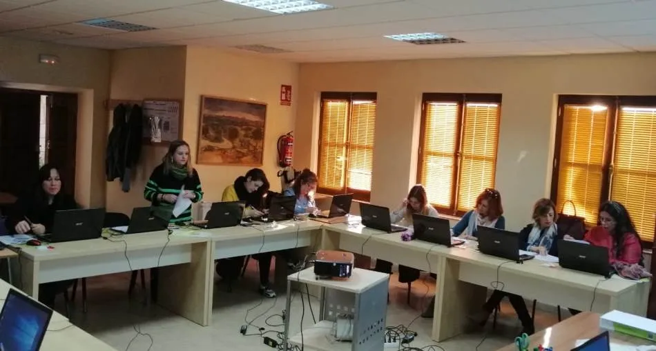 Foto 2 - El seminario sobre contenidos gr&aacute;ficos en la nube re&uacute;ne a 17 alumnos  
