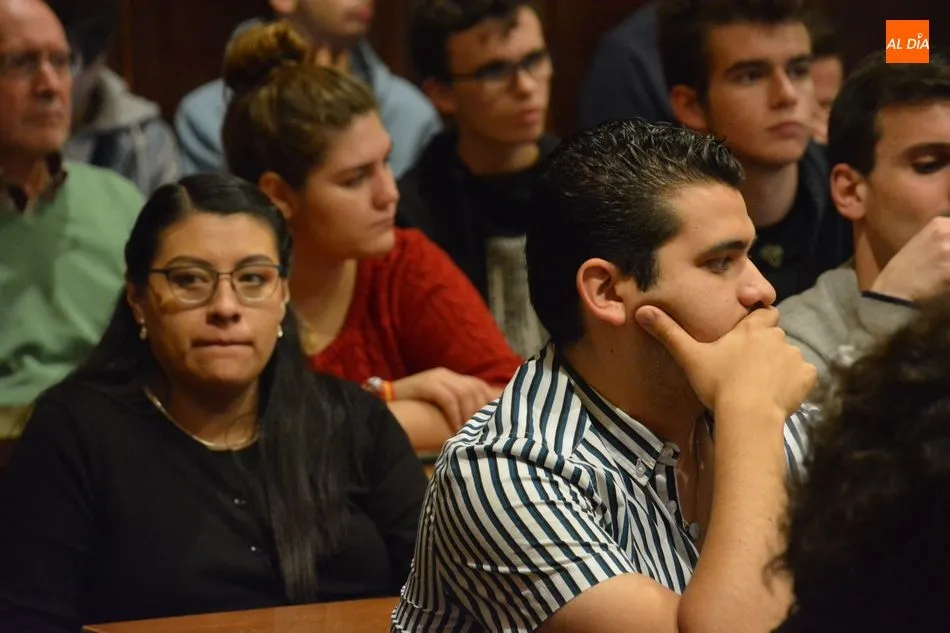 Foto 5 - El ciclo &lsquo;Di&aacute;logos sobre Catalu&ntilde;a&rsquo;&nbsp;genera una gran expectaci&oacute;n