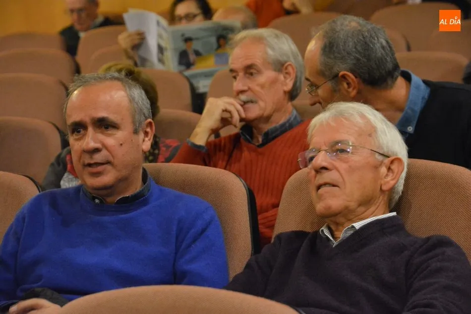 Foto 2 - El Aula de Debate &lsquo;La Espa&ntilde;a Actual&rsquo; presenta un libro sobre los entresijos y misterios de la...