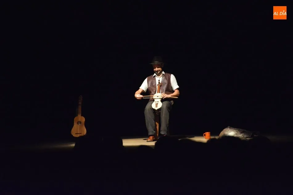 Foto 7 - Carlos Alba presenta en la Biblioteca Torrente Ballester sus cuentos y romances de la Ruta de la...