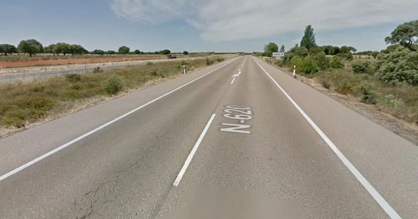 Un turismo con un bebé de 5 meses entre sus ocupantes se sale de la A-62 y acaba en la Nacional  