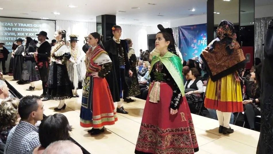 Imagen de uno de los desfiles celebrados el año pasado en los Encuentros con la tradición de El Tormes