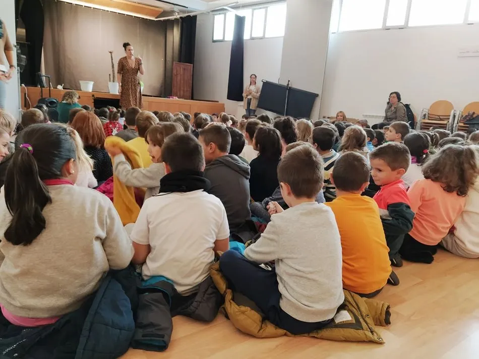 Foto 7 - El especialista en&nbsp;Literatura Juvenil Daniel Blanco comparte una jornada con escolares de Carbajosa