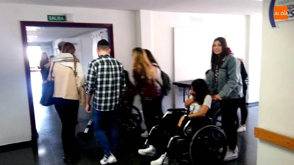 Foto 2 - Un total de 200 estudiantes participan en un simulacro de evacuaci&oacute;n del Hospital Virgen de la Vega