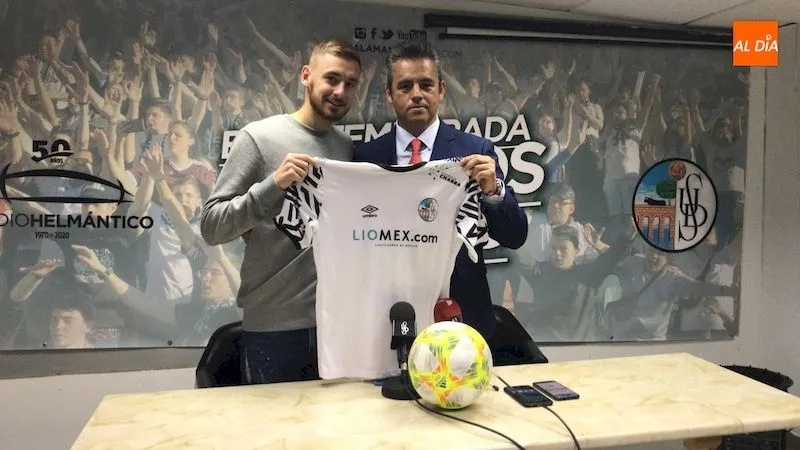 Sergio Molina junto a Ulises Zurita durante la rueda de prensa de su presentación / Pedro Zaballos