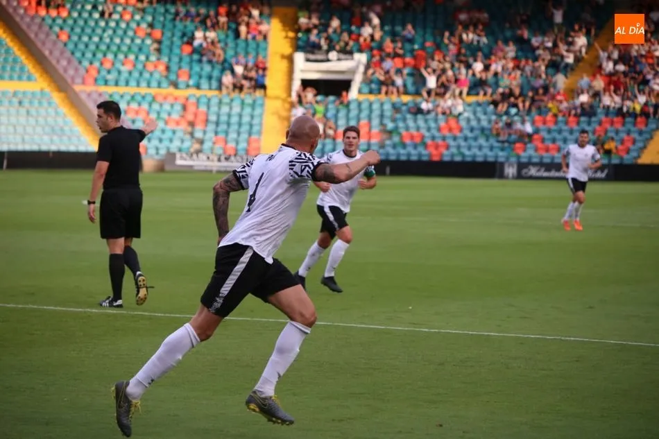 Chatón celebra un gol en pretemporada