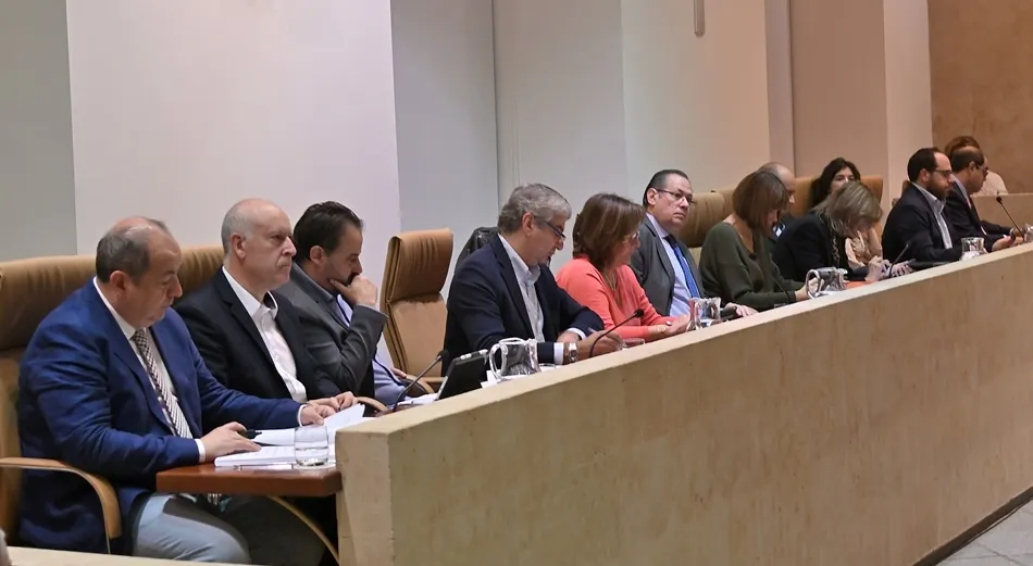 Foto 2 - El Pleno del Ayuntamiento aprueba la congelaci&oacute;n de los cinco impuestos municipales
