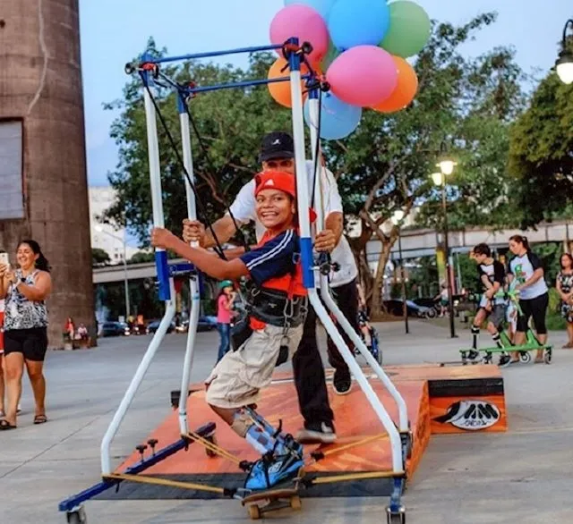 Un niño usa Skate Anima / EP