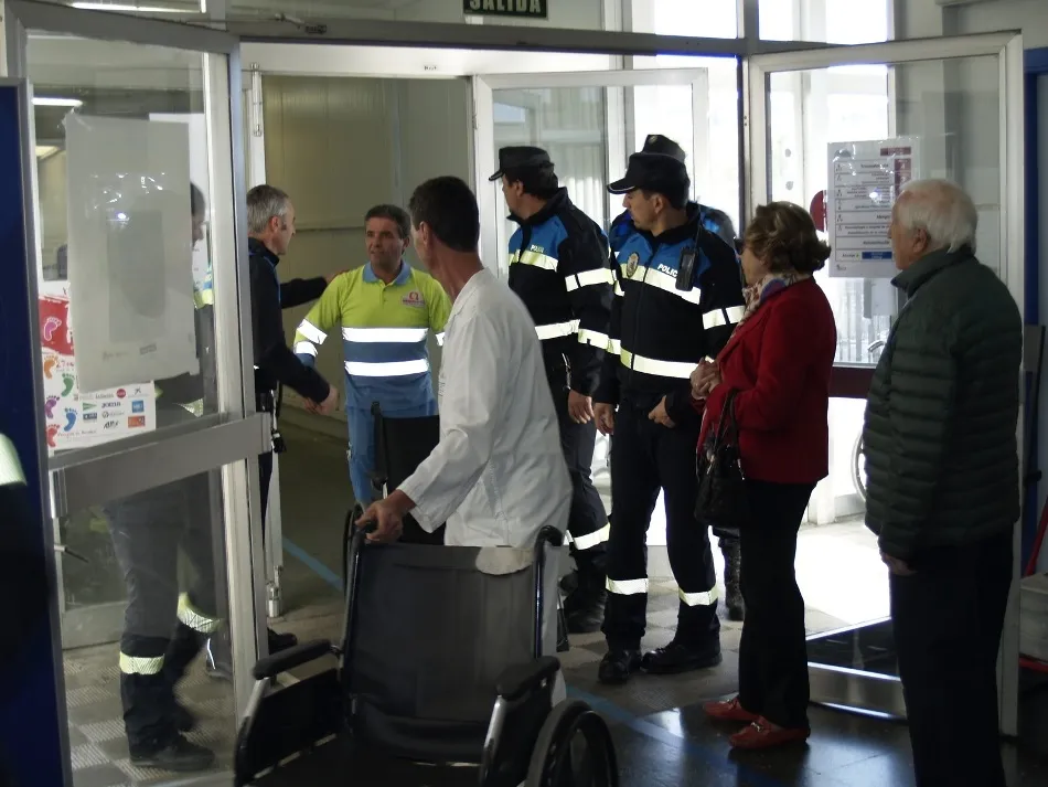Foto 5 - Un total de 200 estudiantes participan en un simulacro de evacuaci&oacute;n del Hospital Virgen de la Vega