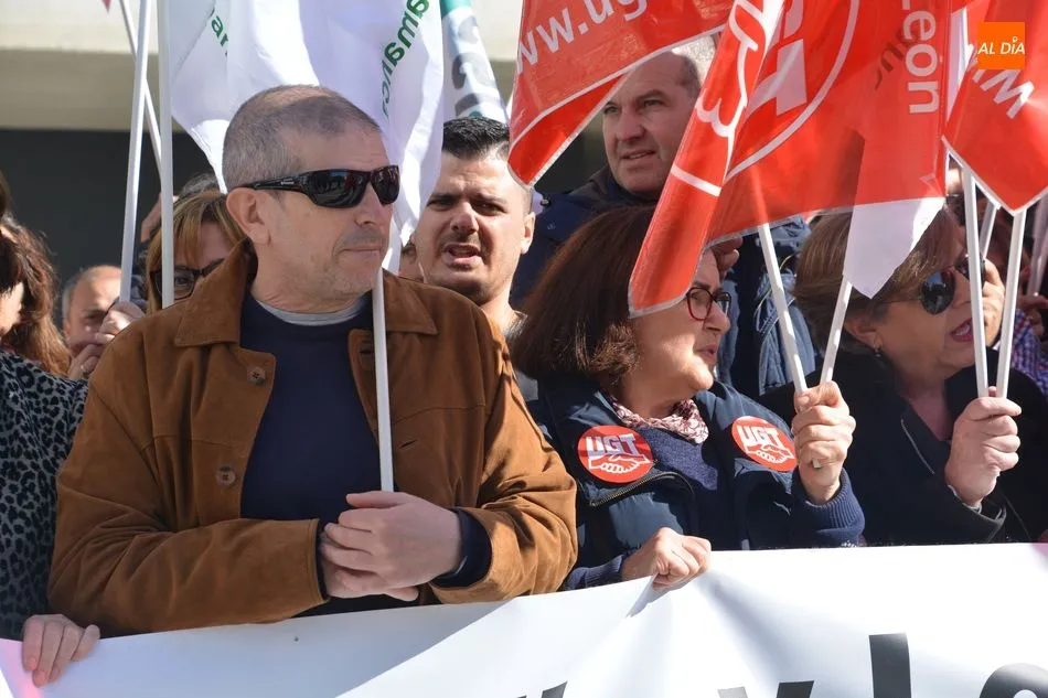 Foto 7 - UGT, CSIF y CCOO piden que la Junta cumpla el acuerdo de las 35 horas semanales