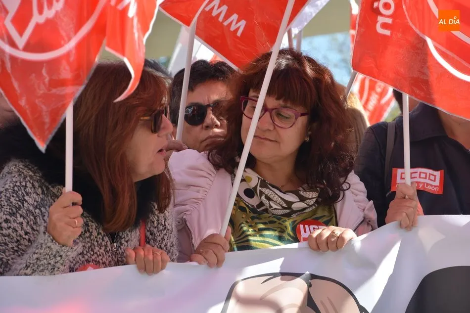 Foto 6 - UGT, CSIF y CCOO piden que la Junta cumpla el acuerdo de las 35 horas semanales