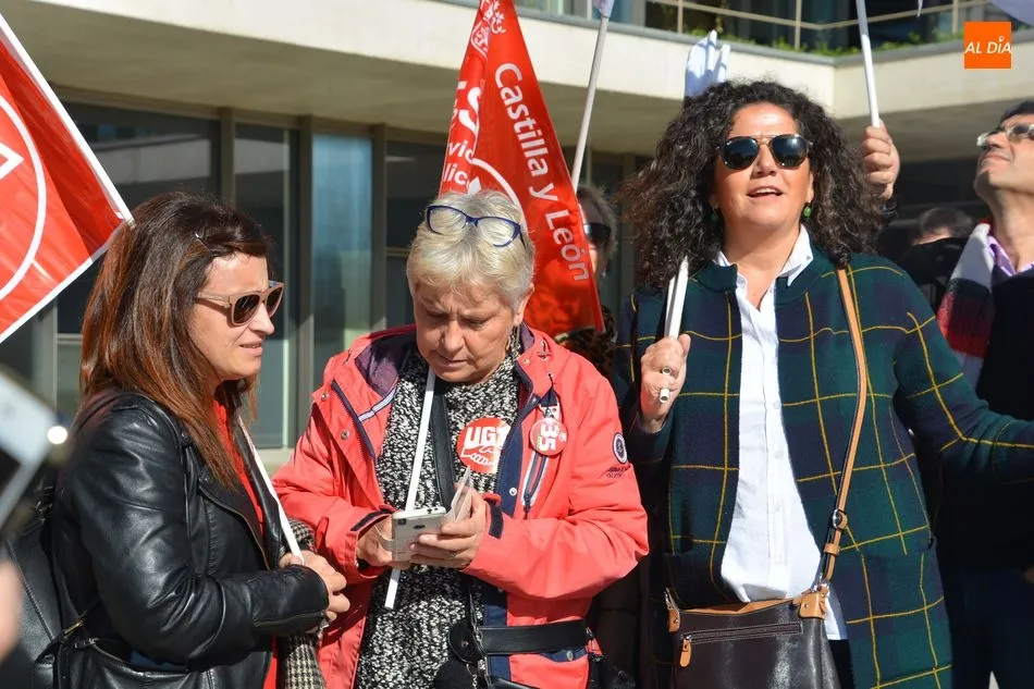 Foto 3 - UGT, CSIF y CCOO piden que la Junta cumpla el acuerdo de las 35 horas semanales