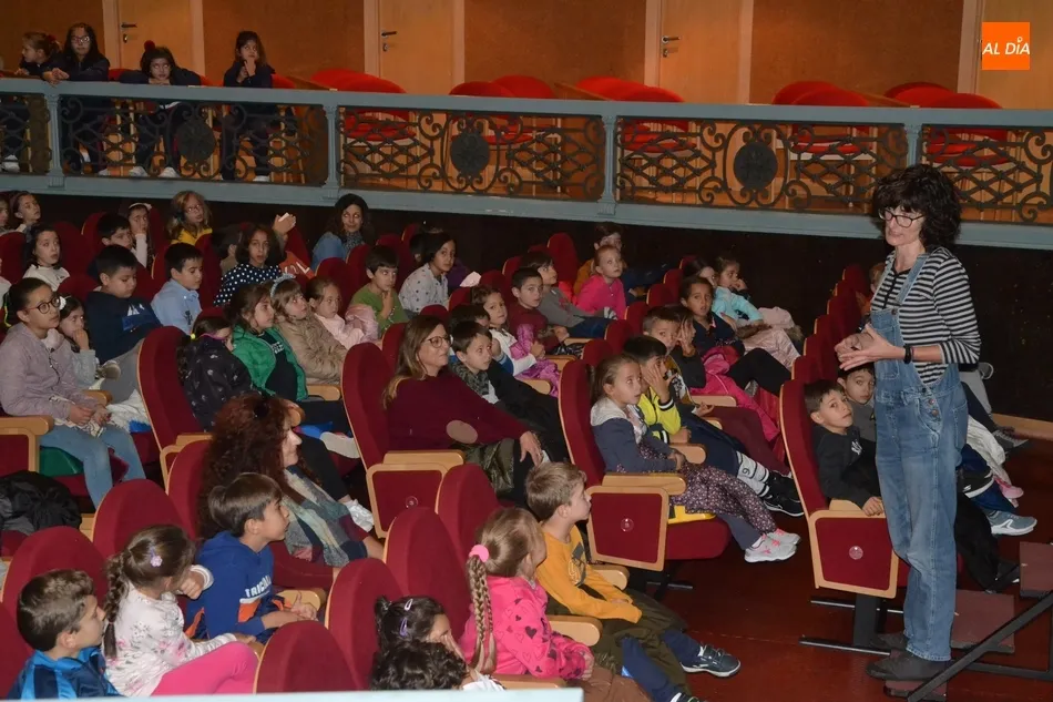 Foto 8 - Escolares de Primaria conocen la historia de &lsquo;La gallina de los huevos de oro&rsquo;  