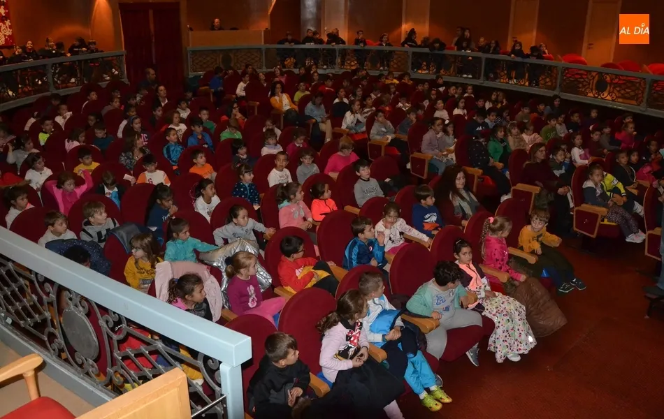 Foto 10 - Escolares de Primaria conocen la historia de &lsquo;La gallina de los huevos de oro&rsquo;  