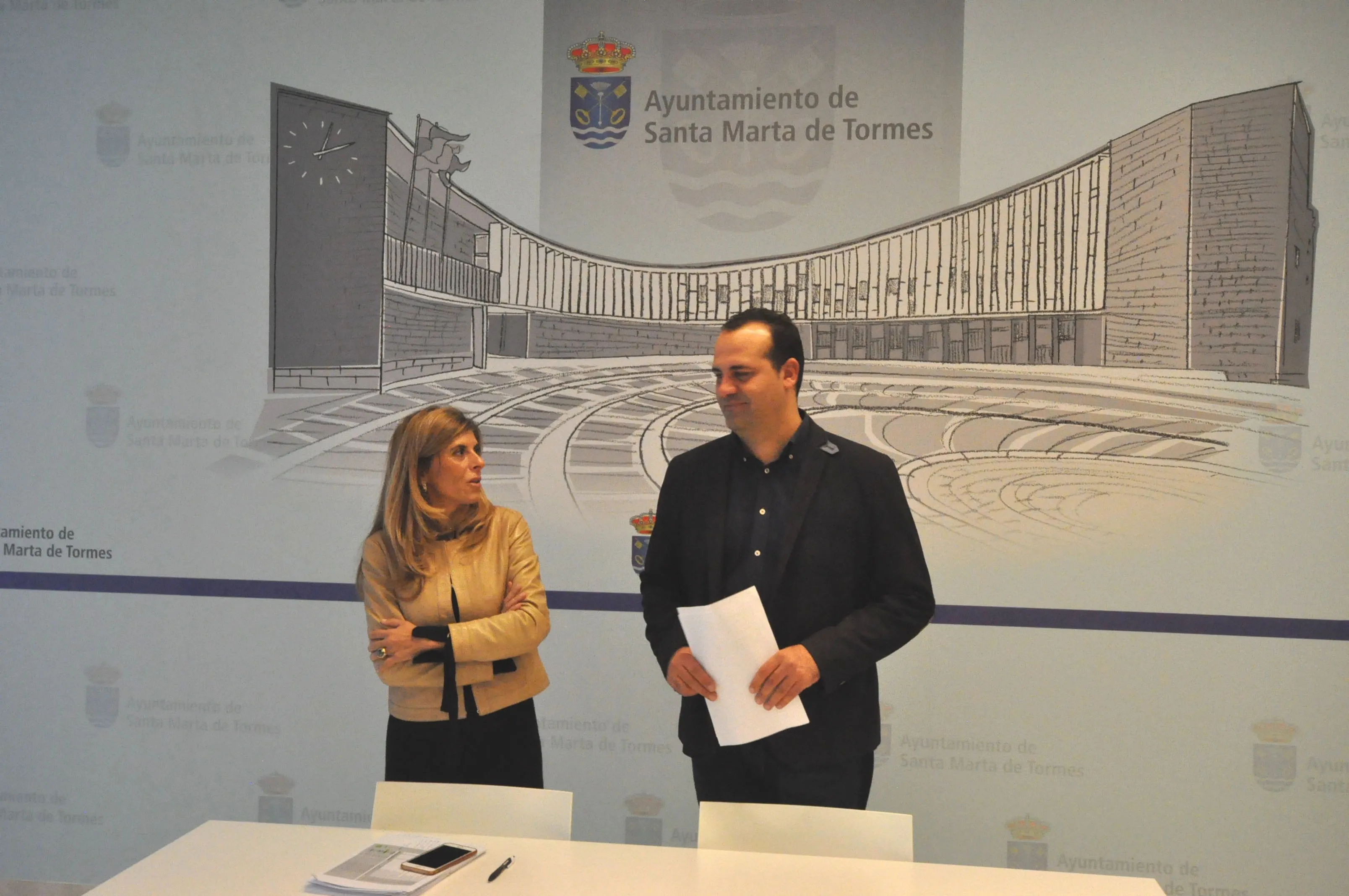 El alcalde, David Mingo, y la concejal de Economía, Chabela de la Torre