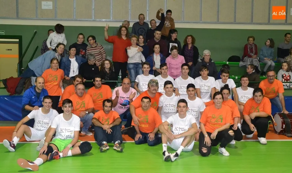 Tarde festiva en Conde de Foxá a favor de Asprodes con el fútbol sala como excusa  