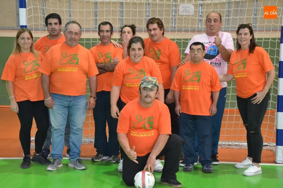 Foto 11 - Tarde festiva en Conde de Fox&aacute; a favor de Asprodes con el f&uacute;tbol sala como excusa  