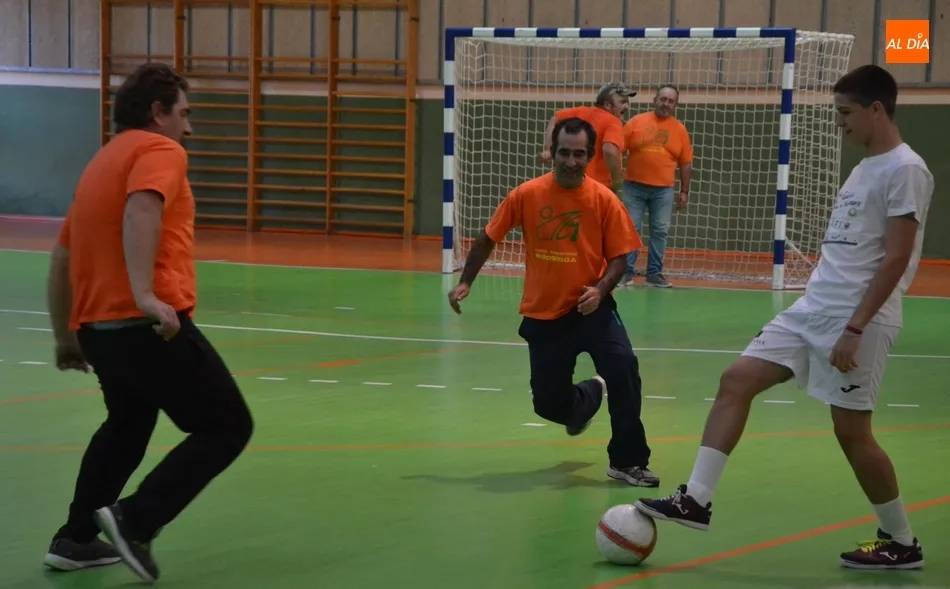 Foto 5 - Tarde festiva en Conde de Fox&aacute; a favor de Asprodes con el f&uacute;tbol sala como excusa  