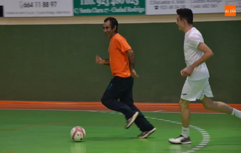 Foto 3 - Tarde festiva en Conde de Fox&aacute; a favor de Asprodes con el f&uacute;tbol sala como excusa  