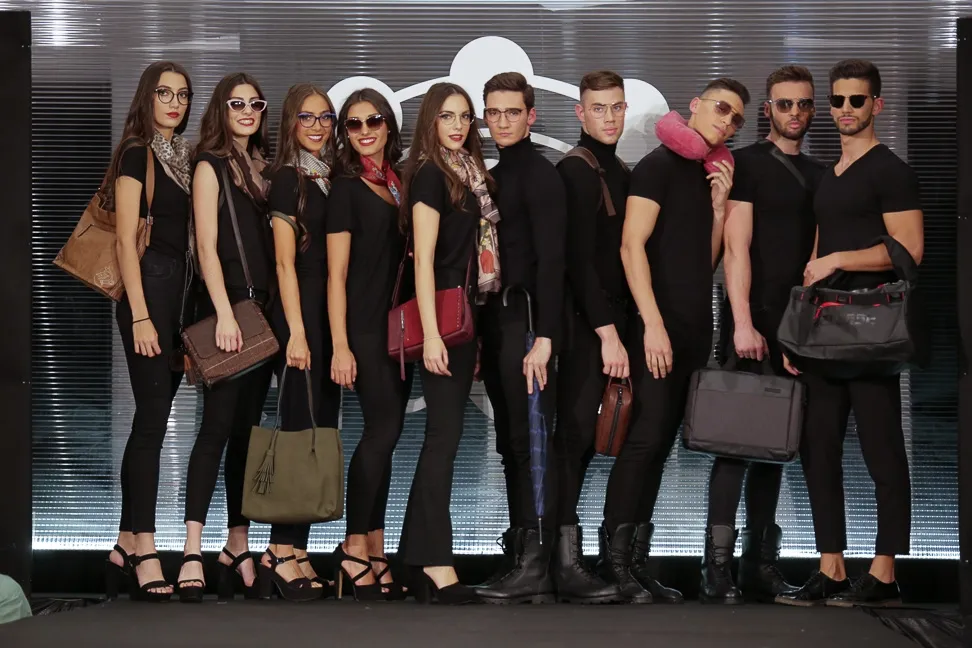 Foto 4 - Tradici&oacute;n y modernidad se unen en el desfile del Centro Comercial El Tormes