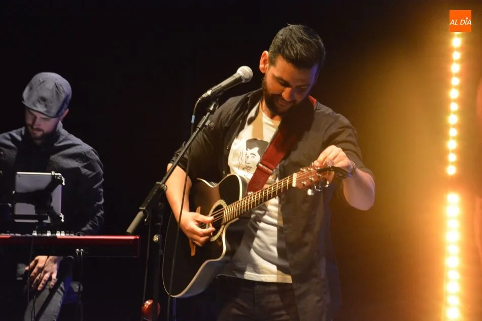 Foto 10 - Fran Perea encandila al p&uacute;blico salmantino con su nuevo disco &lsquo;Viaja la Palabra&rsquo;