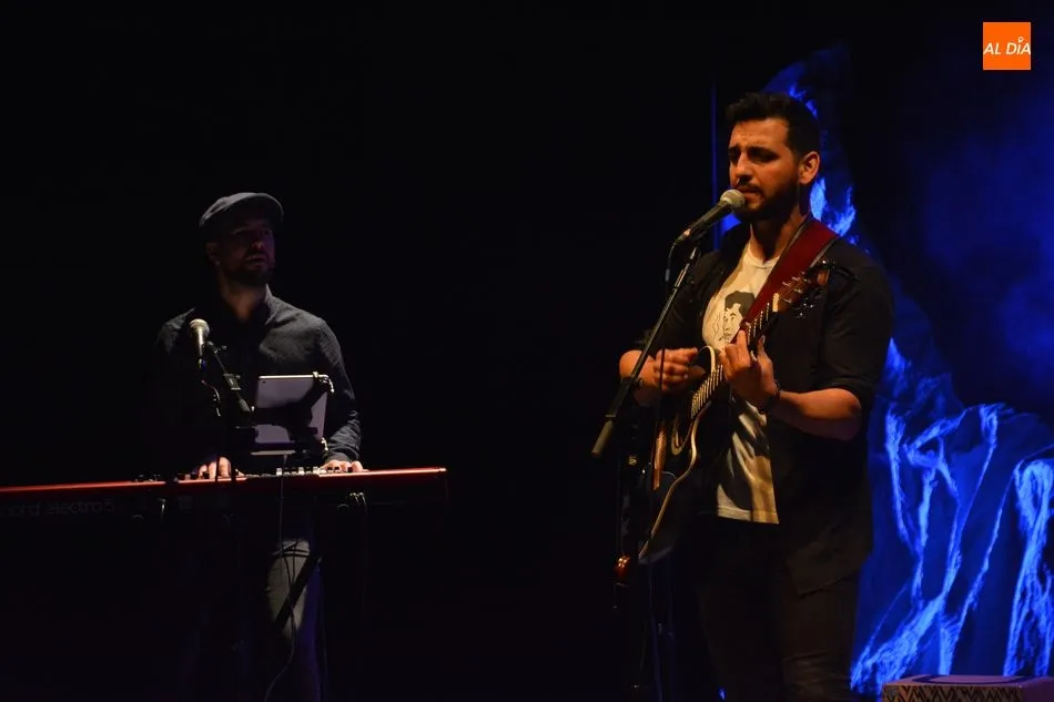 Foto 4 - Fran Perea encandila al p&uacute;blico salmantino con su nuevo disco &lsquo;Viaja la Palabra&rsquo;