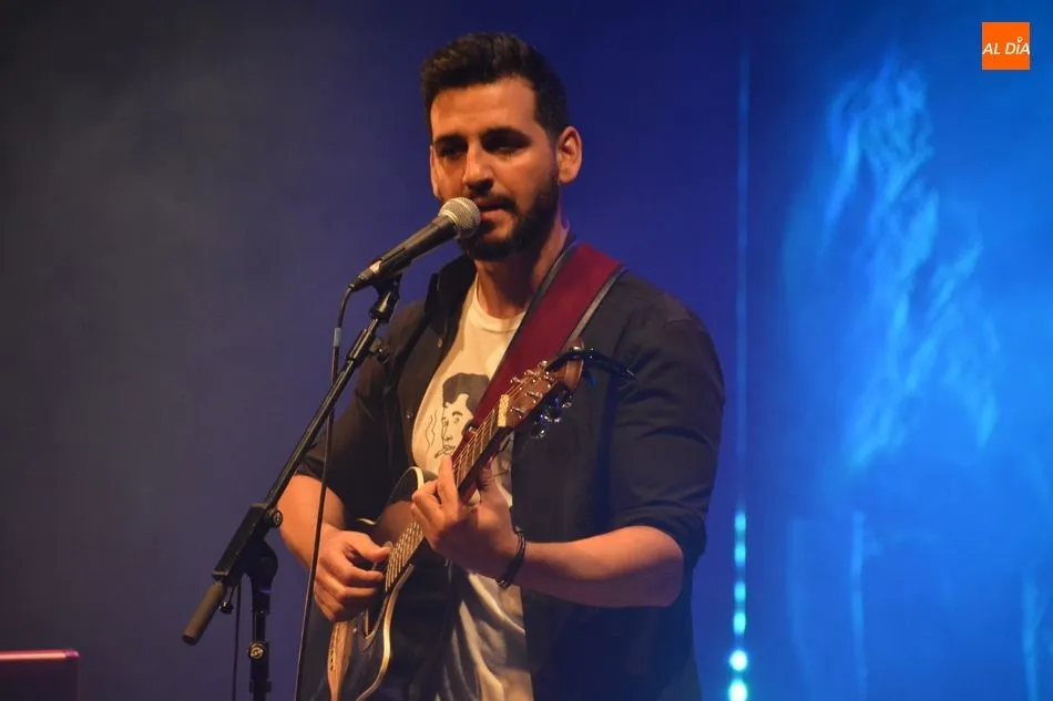 Foto 3 - Fran Perea encandila al p&uacute;blico salmantino con su nuevo disco &lsquo;Viaja la Palabra&rsquo;
