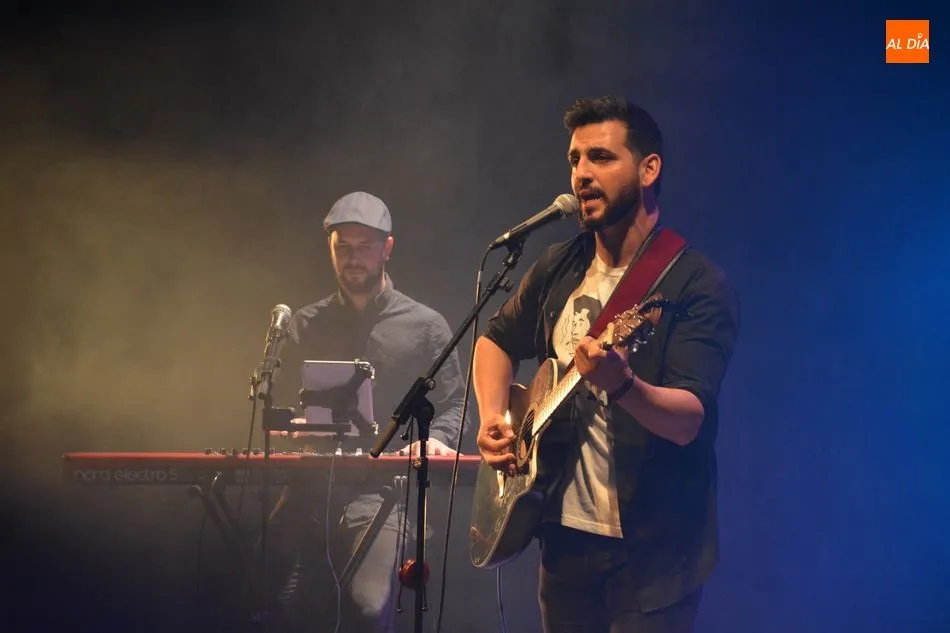 Foto 2 - Fran Perea encandila al p&uacute;blico salmantino con su nuevo disco &lsquo;Viaja la Palabra&rsquo;
