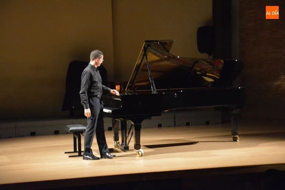 Foto 2 - Pablo L&oacute;pez Callejo abre la propuesta cultural &lsquo;El concierto de los viernes&rsquo;