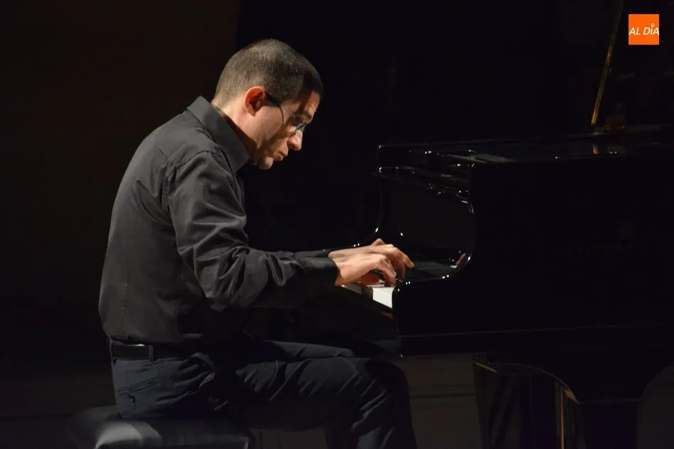 Foto 10 - Pablo L&oacute;pez Callejo abre la propuesta cultural &lsquo;El concierto de los viernes&rsquo;