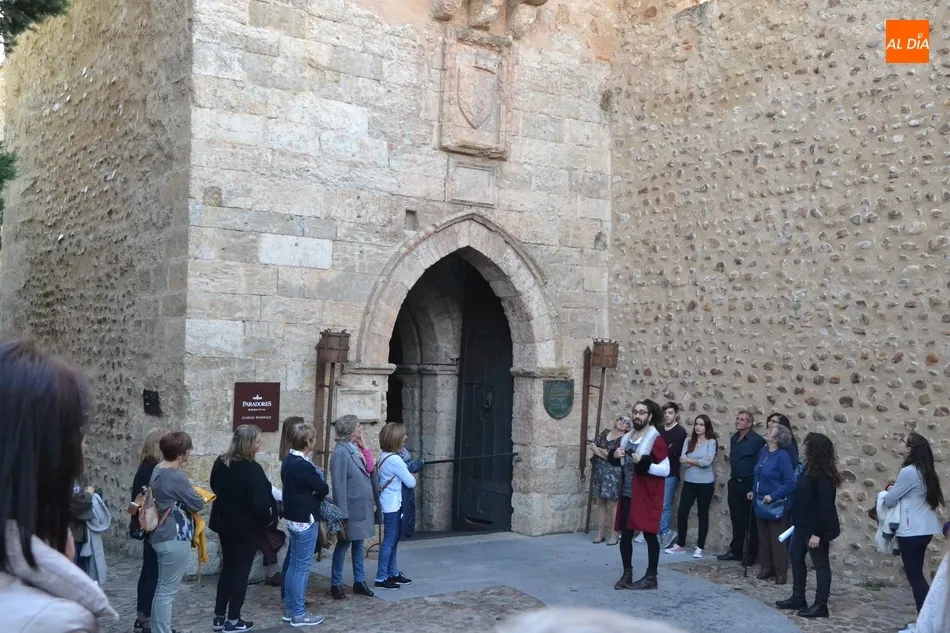 Foto 3 - Regresan las visitas teatralizadas al Parador con Rebeca Jerez como nueva narradora  