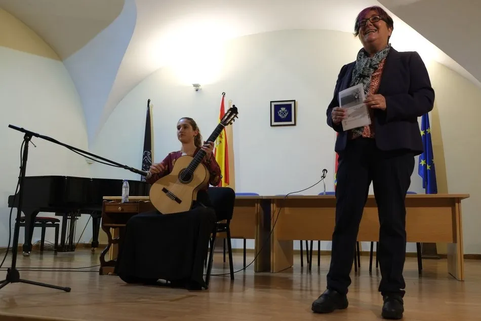 Foto 2 - La guitarrista Rebeca Gea regresa a B&eacute;jar
