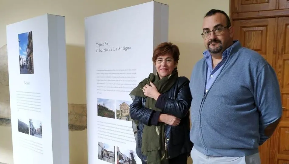 Presentación de la exposición en el claustro del Convento de San Francisco