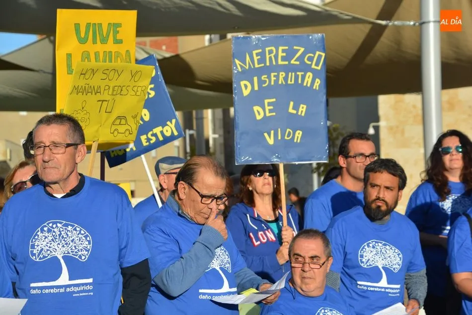 Foto 2 - La Asociaci&oacute;n Salmantina de Da&ntilde;o Cerebral Adquirido reivindica en su d&iacute;a seguir dando voz a las...