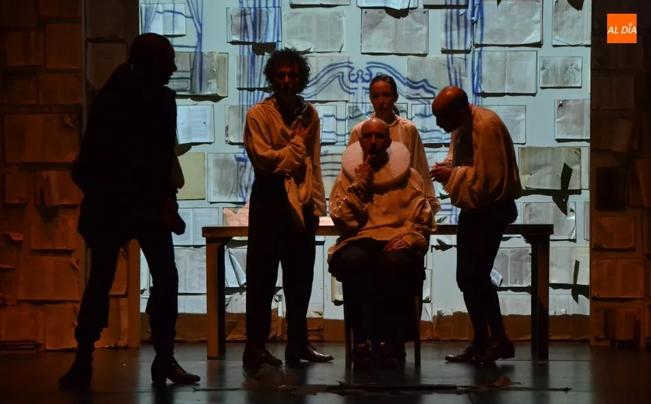 Foto 5 - La agitada vida por Europa del Orlando de Virginia Woolf conquista al p&uacute;blico mirobrigense  