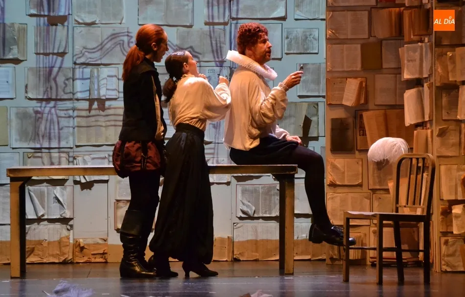 Foto 6 - La agitada vida por Europa del Orlando de Virginia Woolf conquista al p&uacute;blico mirobrigense  