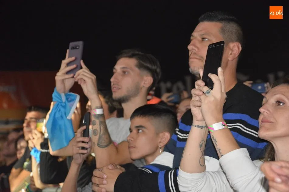 Foto 7 - Melendi levanta pasiones en Salamanca ante un Multiusos S&aacute;nchez Para&iacute;so lleno hasta la bandera