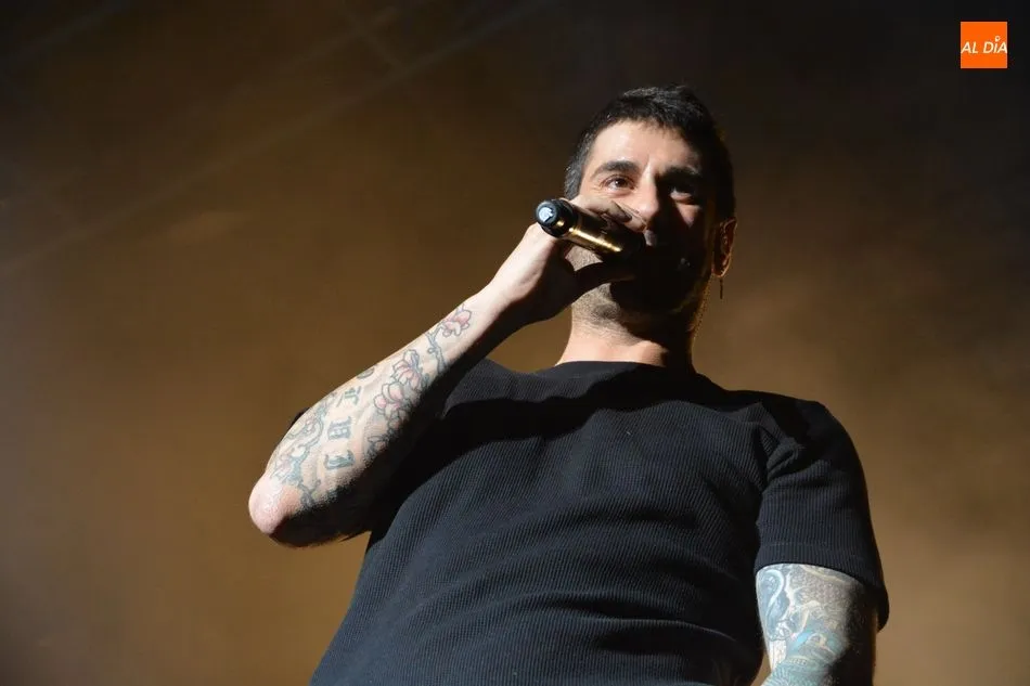 Foto 3 - Melendi levanta pasiones en Salamanca ante un Multiusos S&aacute;nchez Para&iacute;so lleno hasta la bandera