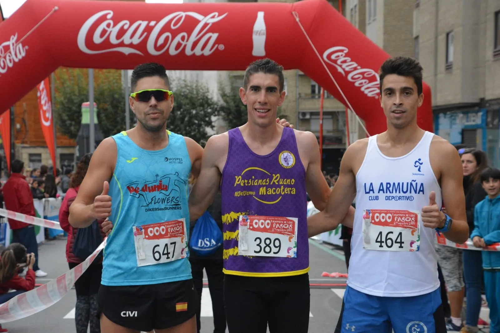 Los tres competidores masculinos que lograron el podio / Lydia González
