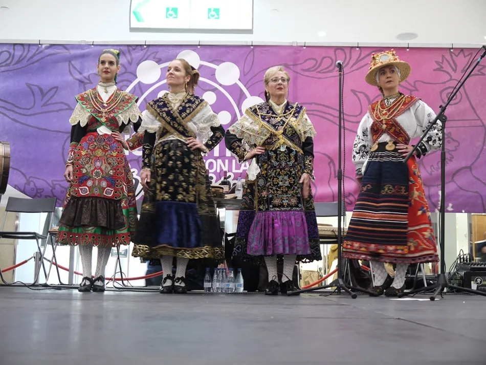 Foto 3 - El grupo Arraigo clausura los Encuentros con la Tradici&oacute;n