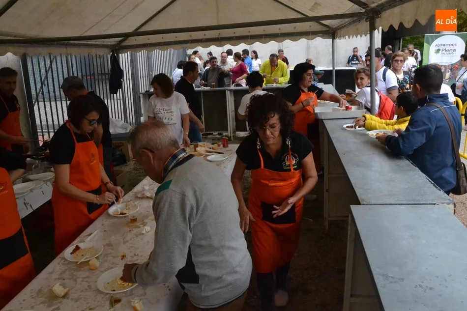 Foto 11 - Unas 300 personas disfrutan de una agradable ma&ntilde;ana de paseo de la mano de Asprodes  