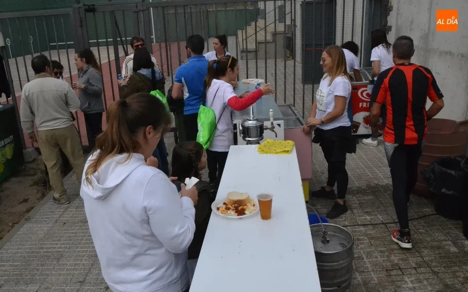 Foto 9 - Unas 300 personas disfrutan de una agradable ma&ntilde;ana de paseo de la mano de Asprodes  