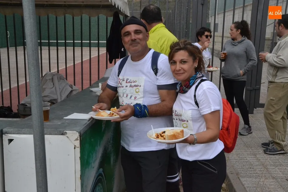 Foto 3 - Unas 300 personas disfrutan de una agradable ma&ntilde;ana de paseo de la mano de Asprodes  