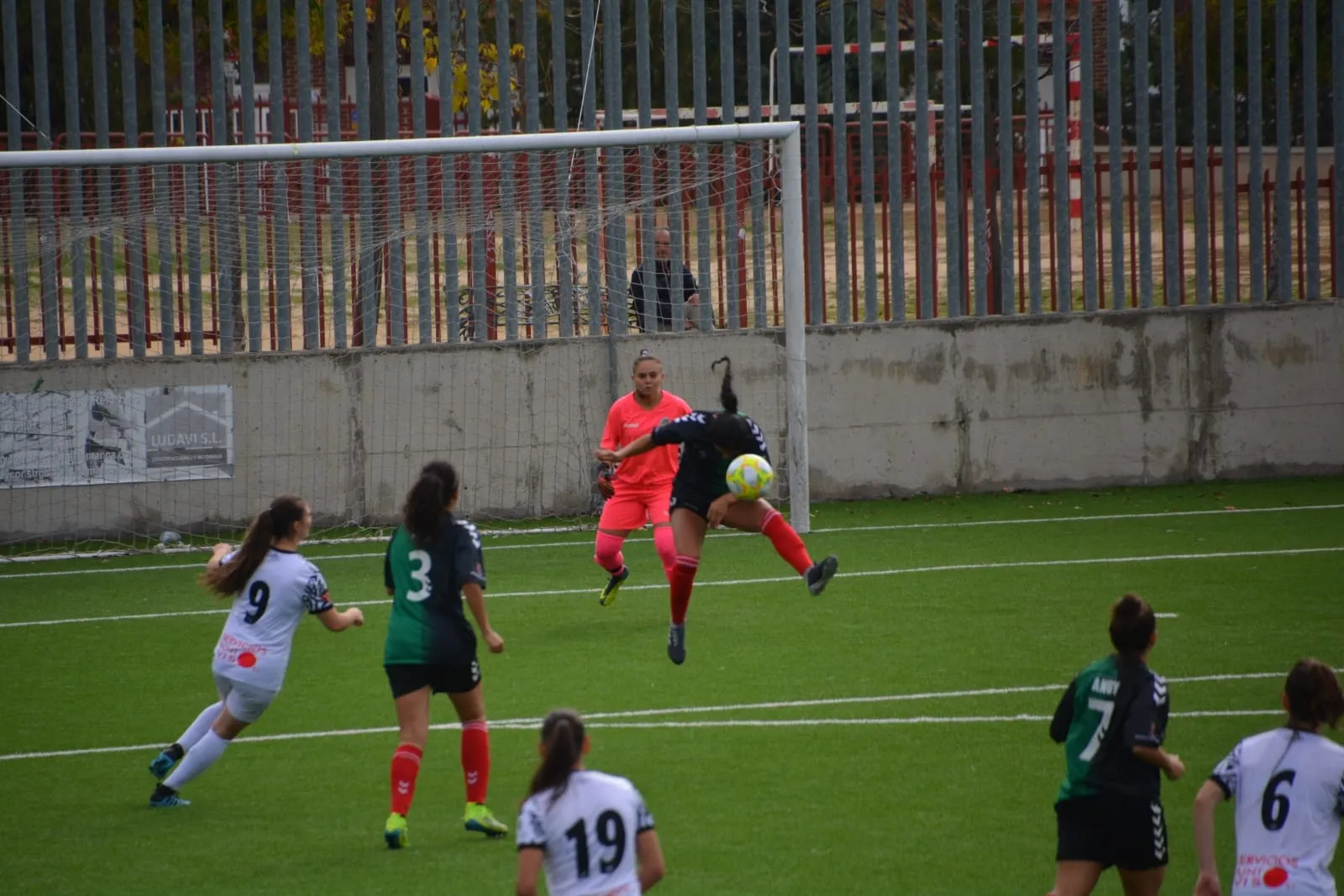 Foto 2 - El Salamanca UDS Femenino supera al Dinamo de Guadalajara (2-0)