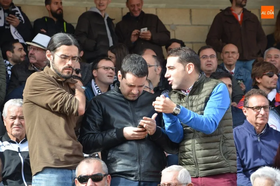 Foto 11 - La afici&oacute;n de Unionistas respondi&oacute; en masa a la llamada del equipo&nbsp;