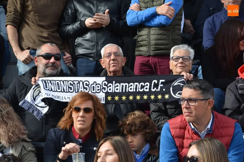 Foto 8 - La afici&oacute;n de Unionistas respondi&oacute; en masa a la llamada del equipo&nbsp;
