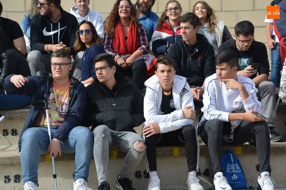 Foto 7 - La afici&oacute;n de Unionistas respondi&oacute; en masa a la llamada del equipo&nbsp;