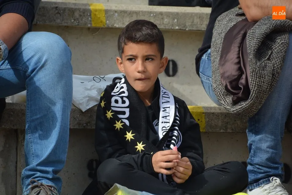 Foto 6 - La afici&oacute;n de Unionistas respondi&oacute; en masa a la llamada del equipo&nbsp;