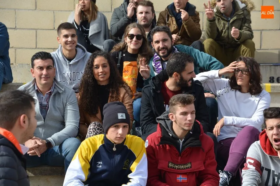 Foto 5 - La afici&oacute;n de Unionistas respondi&oacute; en masa a la llamada del equipo&nbsp;